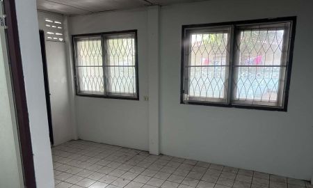 ขายบ้าน - ขายบ้าน ปิ่นเจริญ 2 ดอนเมือง บ้าน 68 ตารางวา โฉนด 2 แปลง 5 ห้องนอน 3 ห้องน้ำ มีพื้นที่จอดรถ มีบริเวณบ้าน