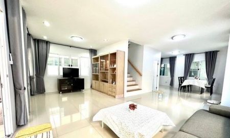 ให้เช่าบ้าน - ให้เช่าบ้าน ตรงข้าม ตลาดสด คุ้มเกล้า ติดถนนเจ้าคุณทหารลาดกระบัง ปากซอยถนนคุ้มเกล้า 39 ใกล้นิคมลาดกระบัง และสนามบินสุวรรณภูมิ