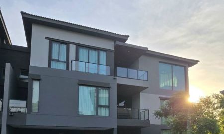 ให้เช่าบ้าน - ให้เช่าบ้านหรู สามชั้น บ้านกลางเมือง ดิอิดิชั่น บางนา พร้อมลิฟท์