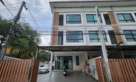 ขายทาวน์เฮาส์ - ขายทาวน์โฮม ซอยปุณวิถี บางจาก พระโขนง กรุงเทพฯ พื้นที่ใช้สอย 230 ตร.ม. 3 ห้องนอน ใกล้ BTS ราคา 9,600,000 บาท