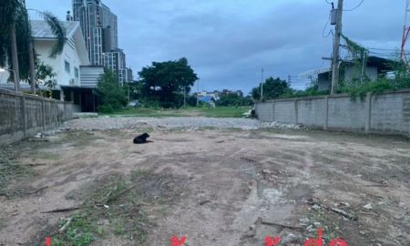 ขายที่ดิน - ขายที่ดินแปลงสวย ใจกลางเมือง ใกล้โรบินสันศรีราชา 900 เมตร