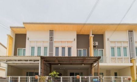 ให้เช่าทาวน์เฮาส์ - ให้เช่า] หมู่บ้าน โกลเด้น ทาวน์ พระราม 2 / 4 ห้องนอน 3 ห้องน้ำ / 20 ตรว. 130 ตรม. **12,000**