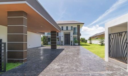 ขายบ้าน - ขายวิลล่าหรูสั่งสร้าง ติดเลค หลังใหญ่ที่สุด & ทำเลดีที่สุดในหมู่บ้าน ราคาพิเศษ 36.9 ล้านบาท