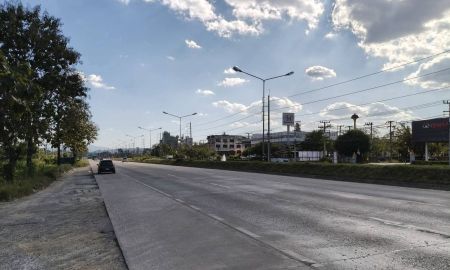 ขายที่ดิน - ขายที่ดินติดถนนหลักบ้านกลางทำเลดีโฉนดพร้อมโอน