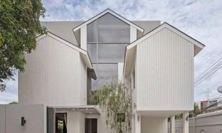 ขายบ้าน - ให้เช่าหรือขายบ้านเดี่ยว 3 ชั้น หลังมุม สุขุมวิท71 ปรีดีพนมยงค์14 ใกล้ BTS พระโขนง