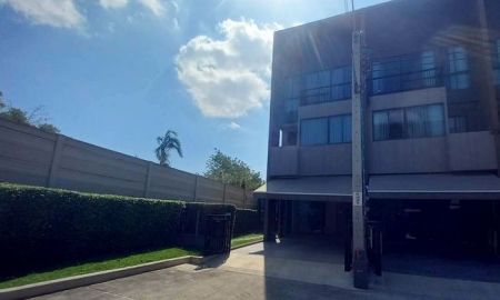 ขายทาวน์เฮาส์ - ขายทาวน์เฮ้าส์ หมู่บ้านกลางเมือง บางนา-วงแหวน ถนนกาญจนาภิเษก บางพลี สมุทรปราการ