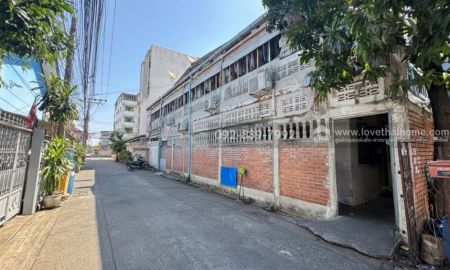 ขายที่ดิน - ขายที่ดิน ถนนลาดพร้าว80 ซอย22 พื้นที่ 100 ตารางวา พร้อมสิ่งปลูกสร้างบ้าน 2 ชั้น ขายเพียง 14 ล้านบาท ใกล้รถไฟฟ้าสายสีเหลือง สถานีลาดพร้าว71