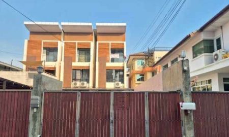 ให้เช่าอาคารพาณิชย์ / สำนักงาน - ให้เช่า Home Office โฮมออฟฟิศ 3 ชั้น สไตล์โมเดิร์น ใกล้สถานีรถไฟฟ้าอารีย์