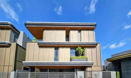 ให้เช่าบ้าน - บ้านเดี่ยวหรู 3 ชั้น โครงการบูก้าน พระราม 9 เหม่งจ๋าย | 4 ห้องนอน พื้นที่ใช้สอย 522 ตร.ม.