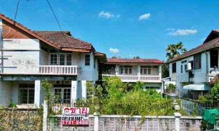 ขายที่ดิน - ขายบ้านลาดพร้าว101 ลาดพร้าว101แยก19 พื้นที่ขนาดใหญ่81ตรว ตัวบ้านแข็งแรงดีแต่ต้องรีโนเวทใหม่ แค่1นาทีถึงปั้มน้ำมัน Lotus ร้านอาหาร ขายราคาที่ดินเปล่า