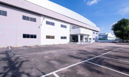 ให้เช่าโรงงาน / โกดัง - ให้เช่าโรงงานใน เขตปลอดอากร (Free Zone C3) พื้นที่รวม 12,384 ตรม บนที่ดินกว่า 7 ไร่ ในนิคมอุตสาหกรรมแหลมฉบัง