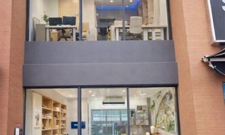 ให้เช่าอาคารพาณิชย์ / สำนักงาน - เฟอร์เครื่องใช้ไฟฟ้าครบ ถูกที่สุด อาคารพาณิชย์หรูสไตล์ยุโรป 3.5 ชั้น 4นอน ใกล้ BigC เพชรเกษม77-81 MRTหลักสอง 1กม. 20ตร.ว. 280 ตร.ม.