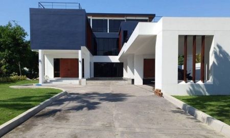 ให้เช่าบ้าน - ให้เช่าบ้านเดี่ยว 3ชั้น พร้อมสระว่ายน้ำ ซอยสุขุมวิท 62ใกล้ BTS บางจากและจุดขึ้นลงทางด่วนเนื้อที่ 250 ตร.วา