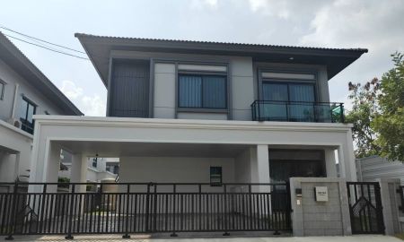 ขาย-ให้เช่าบ้าน - ขาย-เช่า บริทาเนีย บางนา ศรีวารี แต่งครบ พร้อมเข้าอยู่ ทำเลทองใกล้ King Power ศรีวารี และสนามบินสุวรรณภูมิ ตอบโจทย์การอยู่อาศัยที่เหนือระดับ