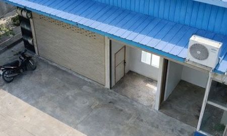 ให้เช่าโรงงาน / โกดัง - ตลาดลาดสวาย 800 ม. 130ตร.ม. PTT ลำลูกกาคลอง4 100ม. วัดลาดสวาย 1.2 กม. โกดังให้เช่า 1นอน 1น้ำ ติดถนนใหญ่ จอดรถหน้าอาคารได้ 2 คัน