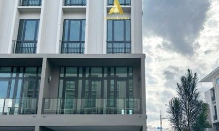 ให้เช่าทาวน์เฮาส์ - ให้เช่าทาวน์โฮมหรู 4 ชั้น หลังมุม พาทิโอ รัชโยธิน ใกล้ BTS จอดรถ 4 คัน