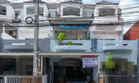 ขายทาวน์เฮาส์ - ขาย ทาวน์เฮ้าส์ 3 ชั้น 20ตร.ว. ซอยวัดเวฬุวนาราม 12 เเยกซอยเทพประทาน 9 ( ดอนเมือง ) 4นอน ราคาไม่เเพง