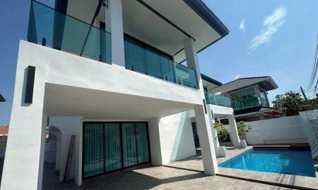 ขายบ้าน - ขายพลูวิลลหรู 2 ชั้น ตกแต่งครบ พร้อมเข้าอยู่ ใกล้ทะเลจอมเทียน พัทยา