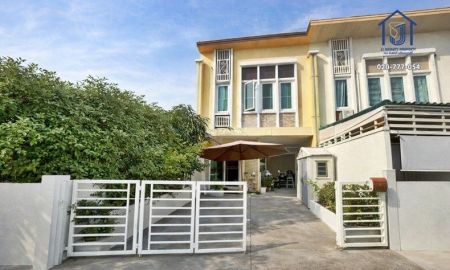 ขายทาวน์เฮาส์ - ขายทาวน์โฮม 2 ชั้น หมู่บ้านโกลเด้น ทาวน์ เกษตร-ลาดปลาเค้า ซอยลาดปลาเค้า 72 หลังมุม ใกล้รถไฟฟ้าสายสีชมพู