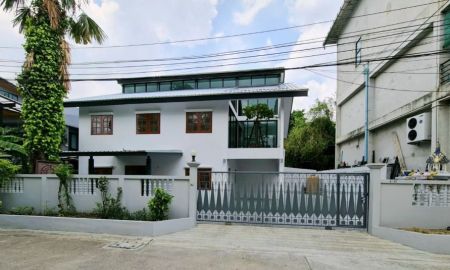 ให้เช่าบ้าน - บ้านเดี่ยว เช่า โชคชัย 4 พื้นที่ 70 ตรว จอดรถในบ้านได้ 5 คัน