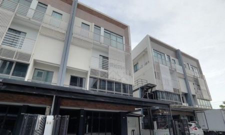 ขายอาคารพาณิชย์ / สำนักงาน - ขายโฮมออฟฟิศสไตล์โมเดิร์น 4 ชั้น DISTRICT ดิสทริค เอกมัย-รามอินทรา (รามอินทรา 40) ชุดเฟอร์ ระบบแอร์, ระบบ LAN และ Wi-Fi พร้อมใช้งาน