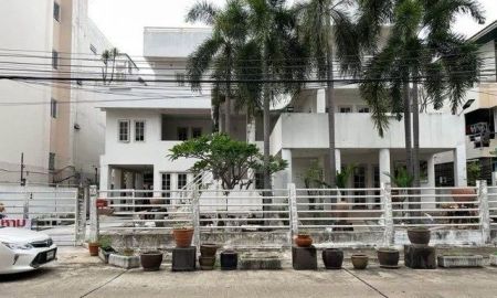 ขายบ้าน - ขายบ้านเดี่ยว 4 ชั้น 120 ตร.วา ในหมู่บ้านทาวน์อินทาวน์ ใกล้เลียบด่วน ใกล้ the scene ทาวน์อินทาวน์