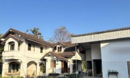 ขายที่ดิน - ที่ดินพร้อมสิ่งปลูกสร้าง 408 ตร.ว. ใกล้ถนนหลัก และรร.นานาชาติ เพียง 500 ม. ขายต่ำกว่าราคาประเมินมาก