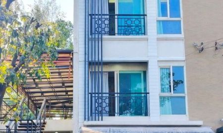 ขายทาวน์เฮาส์ - ขายทาวน์เฮ้าส์ 3 ชั้น หลังมุม บ้านกลางเมือง พระราม 9 มอเตอร์เวย์