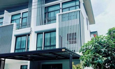 ขายทาวน์เฮาส์ - ขาย townhome 3 ชั้น ใจกลางเมืองลาดพร้าว สตรีวิทยา2 ซอย10 ตบแต่งพร้อมเข้าอยู่ เดินทางสะดวกหลายช่องทาง แวดล้อมด้วยห้างสรรพสินค้าและสิ่งอำนวยความสะดวก