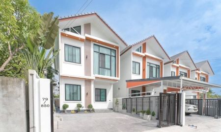 ขาย-ให้เช่าบ้าน - บ้านใหม่หลังริม 2 ชั้น ไม่เคยเข้าอยู่ ภายในหมู่บ้านมณีแก้ว เหมือง ชลบุรี น้ำไม่ท่วม