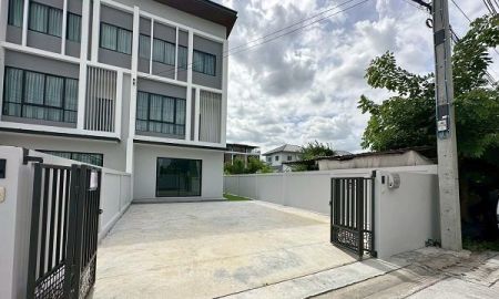 ให้เช่าทาวน์เฮาส์ - ให้เช่า โฮมออฟฟิศสตรีวิทยา-โชคชัย 4 จดทะเบียนบริษัทได้ ใช้สอย293ตรม3 ห้องนอน4 ห้องน้ำ 6ที่จอดรถ เหมาะมากสำหรับ ธุรกิจออฟฟิศ ออนไลน์ แพคของ สต็อกสินค้า