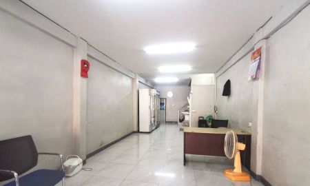 ขายอาคารพาณิชย์ / สำนักงาน - ขายด่วน อาคารพาณิชย์ห้องริม ทำเลดีค้าขาย ย่านนนทบุรี ติดถนนหลัก 12.6 ตร.วา ราคาสุดคุ้ม 3.19ลบ.