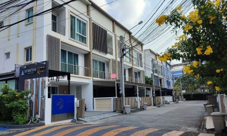 ขายทาวน์เฮาส์ - ขาย ทาวน์โฮม 3 ชั้น ลาดพร้าว ซอย 21 แยกรัชดา-ลาดพร้าว ไกล้รถไฟฟ้า 2 สาย
