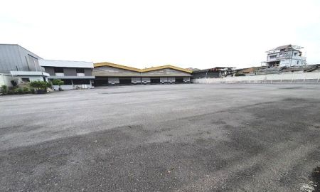 ให้เช่าโรงงาน / โกดัง - ให้เช่าโกดังพร้อมสำนักงานปู่เจ้าสมิงพรายเนื้อที่รวม 10,500 ตร.ม พื้นที่ สีม่วง ขอใบ รง.4 ได้ เข้าออกได้ 2 ทาง รถเทรลเลอร์จอดได้หลายคัน