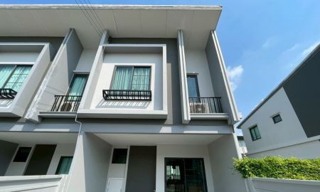 ขายทาวน์เฮาส์ - ขาย ทาวน์โฮม หมู่บ้าน บริทาเนีย วงแหวน-หทัยราษฏร์ หลังริม ขนาด 24 ตารางวา 2 ห้องนอน เฟอร์นิเจอร์แต่งเต็ม