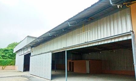 ให้เช่าโรงงาน / โกดัง - สนามบินสุวรรณภูมิ ถ.ร่มเกล้า โกดังให้เช่าราคาประหยัด ทำเลทอง 2นอน 340 ตร.ม.พร้อมออฟฟิศ กรุงเทพกรีฑา31-39 ARL บ้านทับช้าง 3 กม.