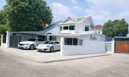 ให้เช่าบ้าน - รายล้อมโรงพยาบาลเกษมราษฏร์ ทะเลสาบ 65ตร.วา 265 ตร.ม. ให้เช่าบ้านเดี่ยว 2 ชั้น หัวมุม 3-4นอน 3น้ำ ใกล้ MRT สัมมากร 1กม.