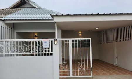 ขายทาวน์เฮาส์ - ขายทาวน์เฮ้าส์ หมู่บ้านรวิพร 2 ซอยเขาน้อย พัทยา บางละมุง ชลบุรี