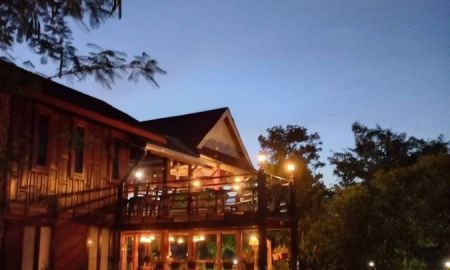 ขายที่ดิน - ขายที่ดินพร้อมบ้านเรือนไทยไม้สัก เนื้อที่ 7-3-70 ไร่ ต.หมอนนาง อ.พนัสนิคม จ.ชลบุรี