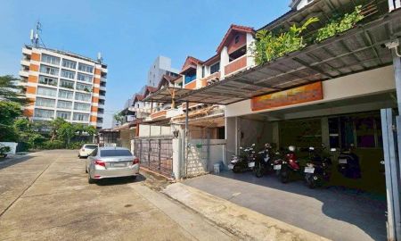 ขายทาวน์เฮาส์ - ขายโฮมออฟฟิศ ถนนพระราม 9 ใกล้ทางด่วนศรีรัช ห้วยขวาง 34 ตรว.3 ชั้น ใกล้ทางด่วน