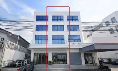 ให้เช่าอาคารพาณิชย์ / สำนักงาน - ถนนลาดพร้าว 117-121 อาคารพาณิชย์3.5ชั้น ให้เช่า 1-2นอนเดอะมอลล์ บางกะปิ 800ม. MRTลำสาลี 900 ม. 2 ห้องน้ำ ใกล้แฮปปี้แลนด์300 ม. 210 ตร.ม.