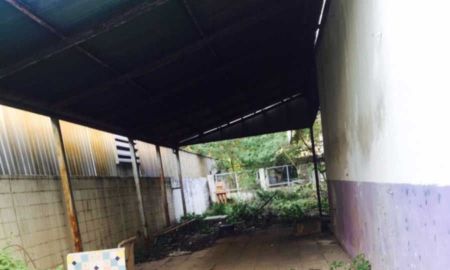 ขายโรงงาน / โกดัง - ขายที่ดินพร้อมโรงงาน บนพื้นที่ 500 ตรว. รวม 3 อาคาร พื้นที่สีม่วง ตั้งอยู่หลัง บิ๊กซี สาขา นวนคร ธัญบุรี ขายราคา 35 ล้านบาท