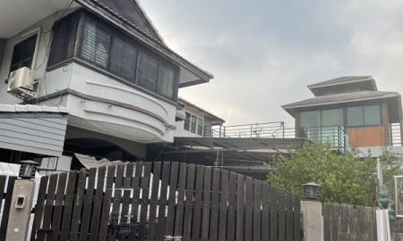 ขายบ้าน - ขายด่วนขายบ้านเดี่ยว 2 ชั้น หมู่บ้านปรีชาสุวินทวงศ์ ขนาดที่ดิน 92 ตารางวา สร้างเต็มพื้นที่ บ้านอยู่ต้นซอย เงียบสงบ เป็นส่วนตัว