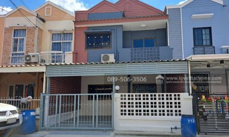 ขายทาวน์เฮาส์ - ขายทาวน์เฮ้าส์ 2 ชั้น หมู่บ้านวรารักษ์ รังสิต คลอง3 พื้นที่ 20.1 ตรว. ติดถนนใหญ่ ซอยแรกหน้าหมู่บ้าน รีโนเวทตกแต่งใหม่ทั้งหลัง สวย ถูก พร้อมอยู่