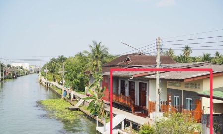 ขายบ้าน - ขายบ้านพร้อมที่ดินติดคลองดำเนินสะดวก บ้านไม้ 1 หลัง พร้อมห้องเช่า 4 ห้อง