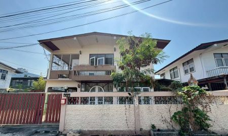 ขายบ้าน - ขายถูกบ้านเดี่ยว 2 ชั้น ซอยลาดพร้าว109 แยก15 (ซอยข้างโรงพยาบาลเวชธานี) ขนาด 49 ตรว. 5 นอน 3 น้ำ บ้านสวย ขายตามสภาพ หลังมุม ใกล้รถไฟฟ้าสายสีเหลือง