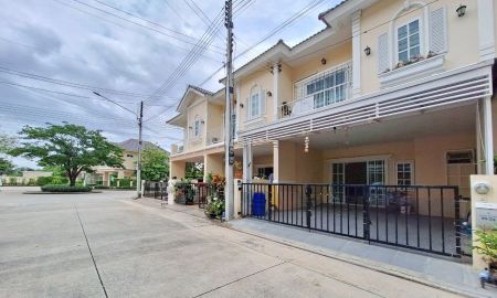 ขายทาวน์เฮาส์ - ดีญ่าทาวน์ ติวานนท์-รังสิต ถนนรังสิต-ปทุมธานี ตำบลบ้านกลาง อำเภอเมืองปทุมธานี จังหวัดปทุมธานี