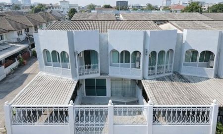 ให้เช่าทาวน์เฮาส์ - ทองหล่อ ใหญ่มาก ทาวน์เฮาส์ 2 ชั้น 4นอน พัฒนาการ 21-25 BTSเอกมัย 2.5กม. 2 น้ำ ทางด่วนพัฒนาการ 35ตร.ว. 180ตร.ม รร.นานาชาติเอกมัย 2.7 กม.