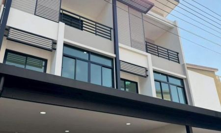 ขายทาวน์เฮาส์ - ทาวน์โฮม 3 ชั้น โครงการซิกเนเจอร์ วัชรพล (Sixnature Watcharapol) ขนาด 17 ตารางวา 3 ห้องนอน แขวงท่าแร้ง เขตบางเขน กรุงเทพมหานคร