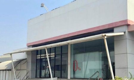 ให้เช่าโรงงาน / โกดัง - ให้เช่าโชว์รูมติดถนนเพชรเกษม พร้อมโกดังด้านหลัง มีลานจอดรถ